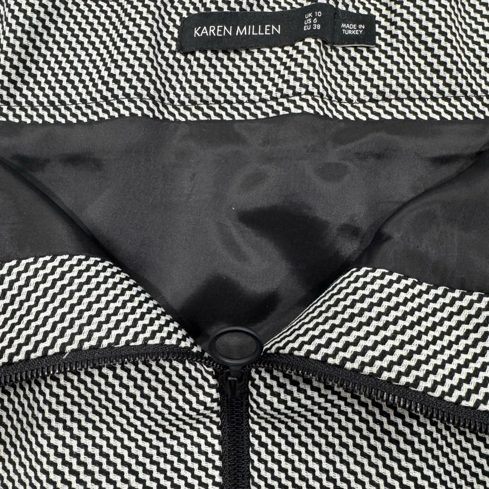 Karen Millen Textured Black‎ and White A-Line Skirt with Front Zipper - Size 6